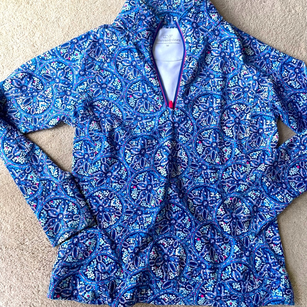 Vineyard vines Phil over multi color poly blend  with zipper pull size small